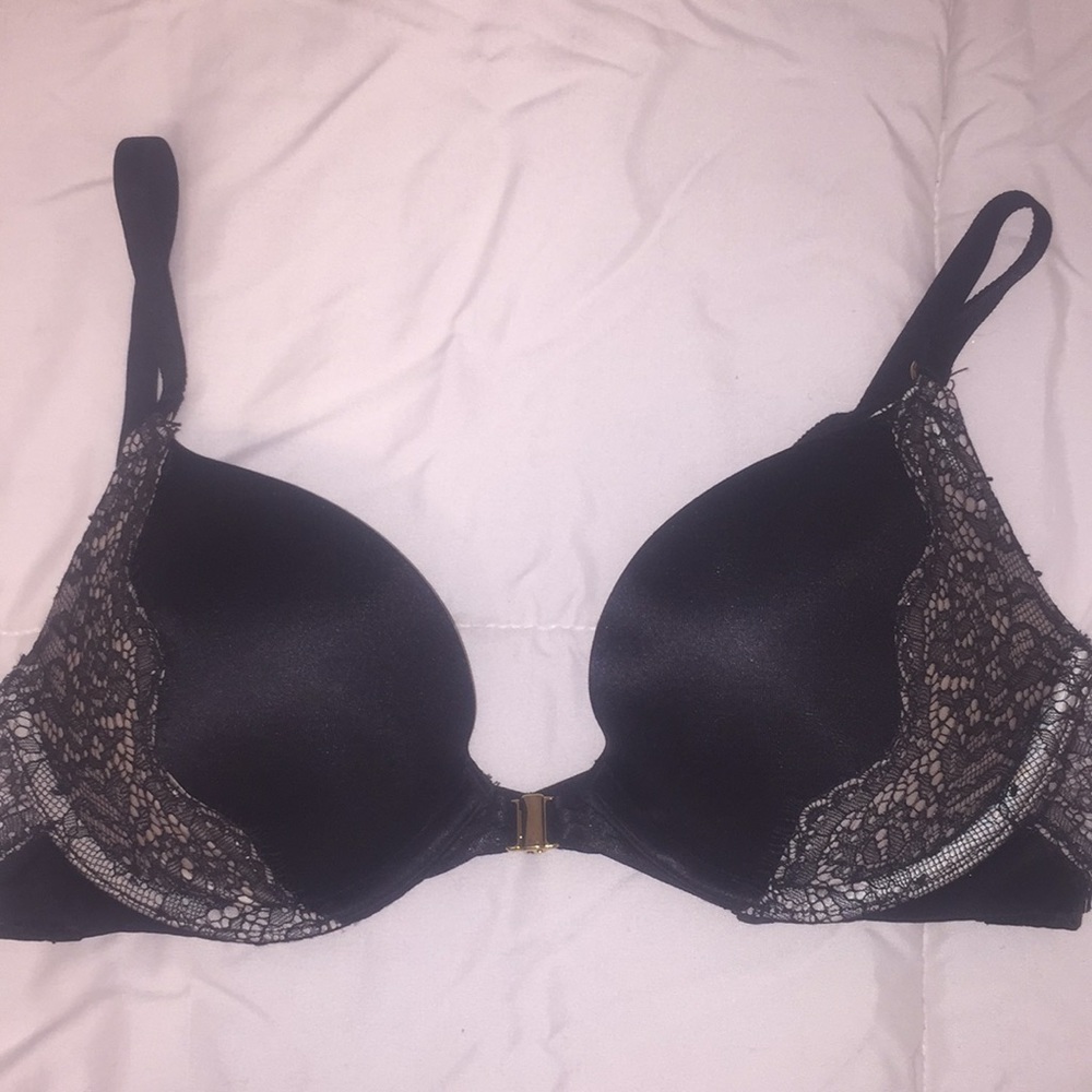 Victoria’s Secret 32B bra with front clasp